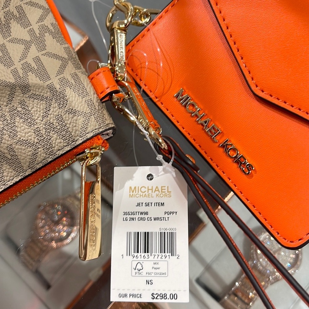 MICHAEL KORS JET SET ITEM LG 2 in 1 CARD CASE & WRISTLET
Poppy 
NWT - Picture 4 of 16